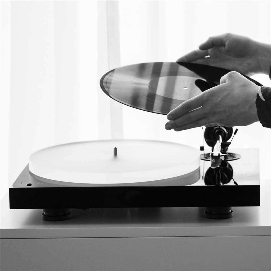 Pro-Ject X1 B True Balanced Turntable